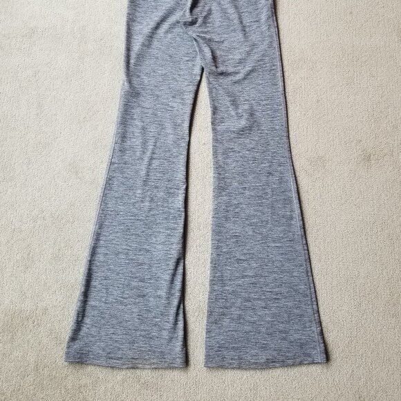 Lululemon Groove Super-High-Rise Flared Pant Nulu Grey, size 6, Tall - Picture 6 of 11